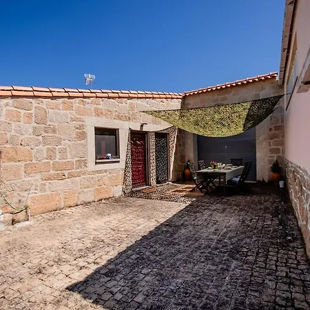 Nyaraló Retreat In Alto Douro Vinhateiro *